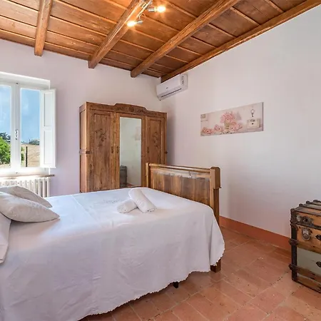 4 Bedroom Beautiful In بيت للعطل *