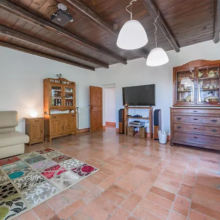 4 Bedroom Beautiful In سينِغاليا