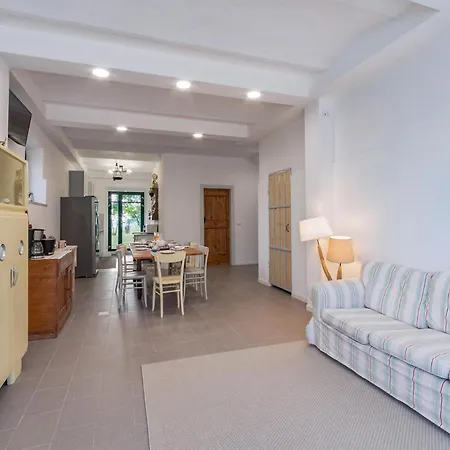 Holiday home 4 Bedroom Beautiful In *