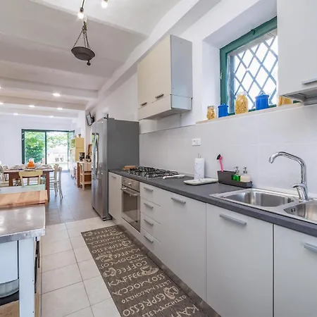 4 Bedroom Beautiful In Holiday home