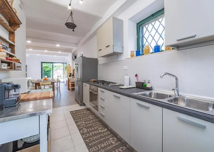 4 Bedroom Beautiful In Ferienhaus